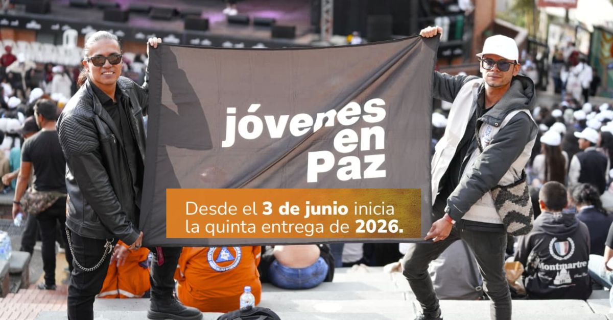 Jóvenes beneficiarios del programa Jóvenes en Paz recibiendo apoyo económico